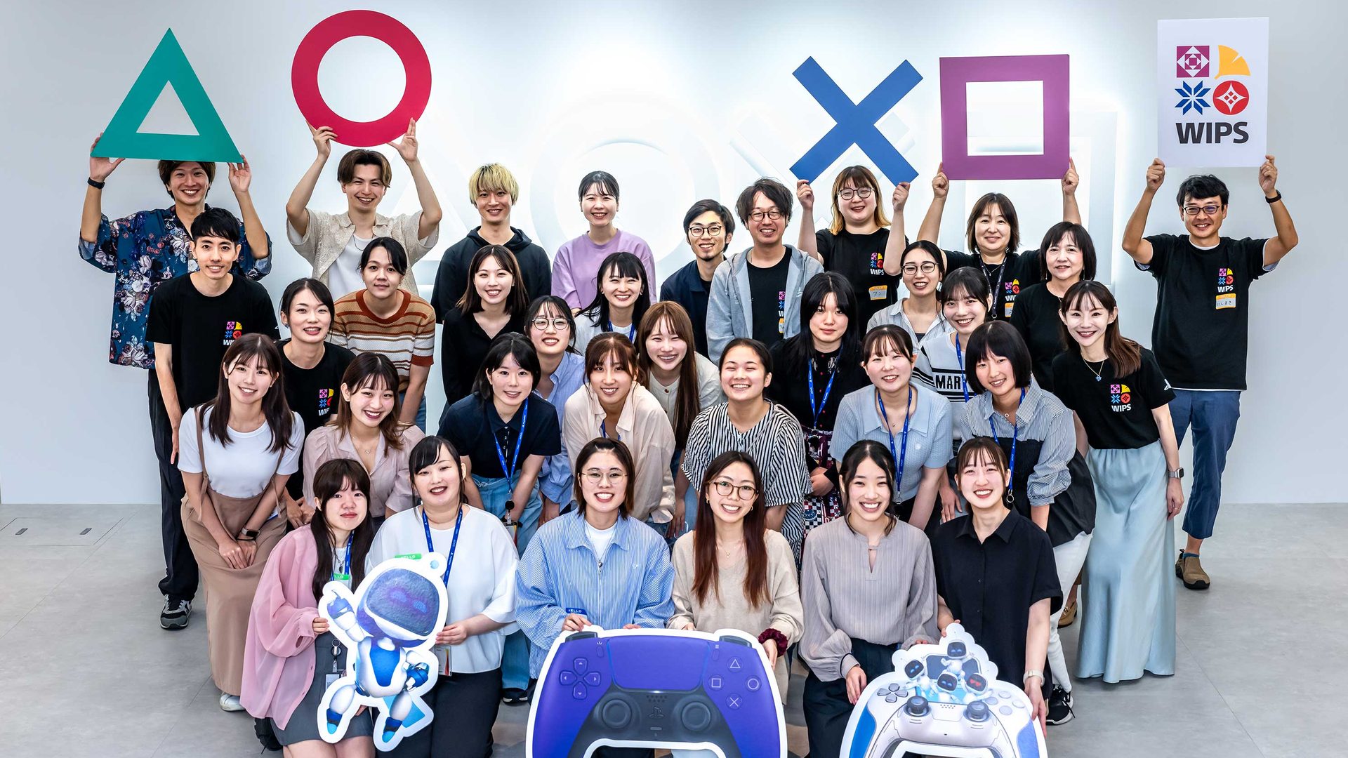 SIEエンジニアを目指す女子学生向けオープン・カンパニーイベントを主催した社員および参加者の集合写真